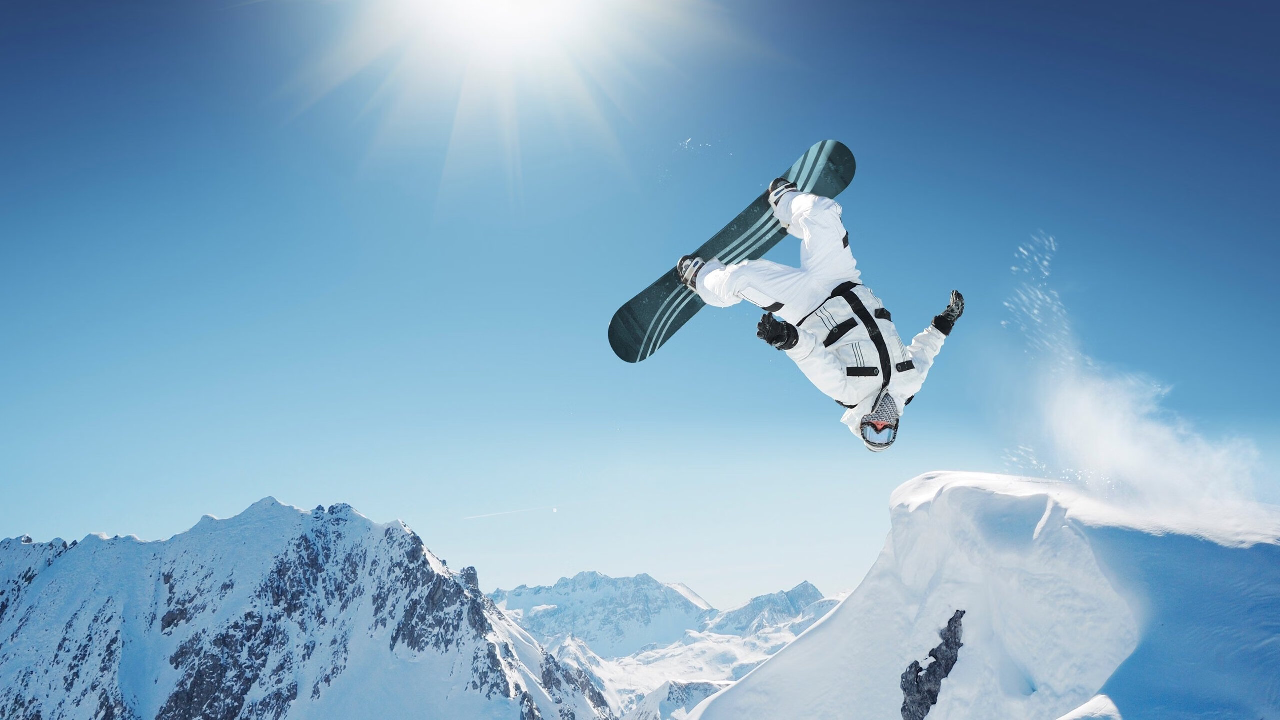 开云综合服务-海外沙滩排球明星赛，浪花中的群英会，国外沙滩排球视频